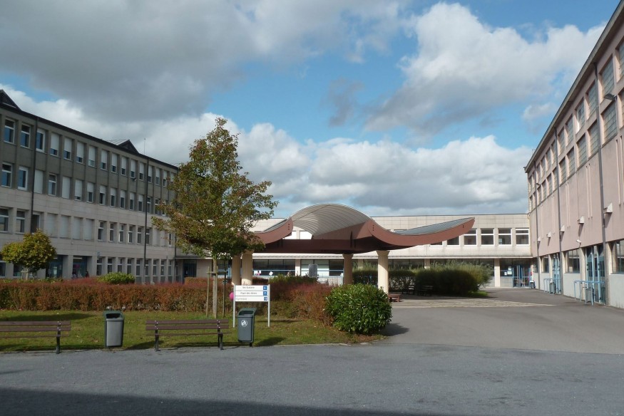 Laon : des lycéens mobilisés, les CRS interviennent.